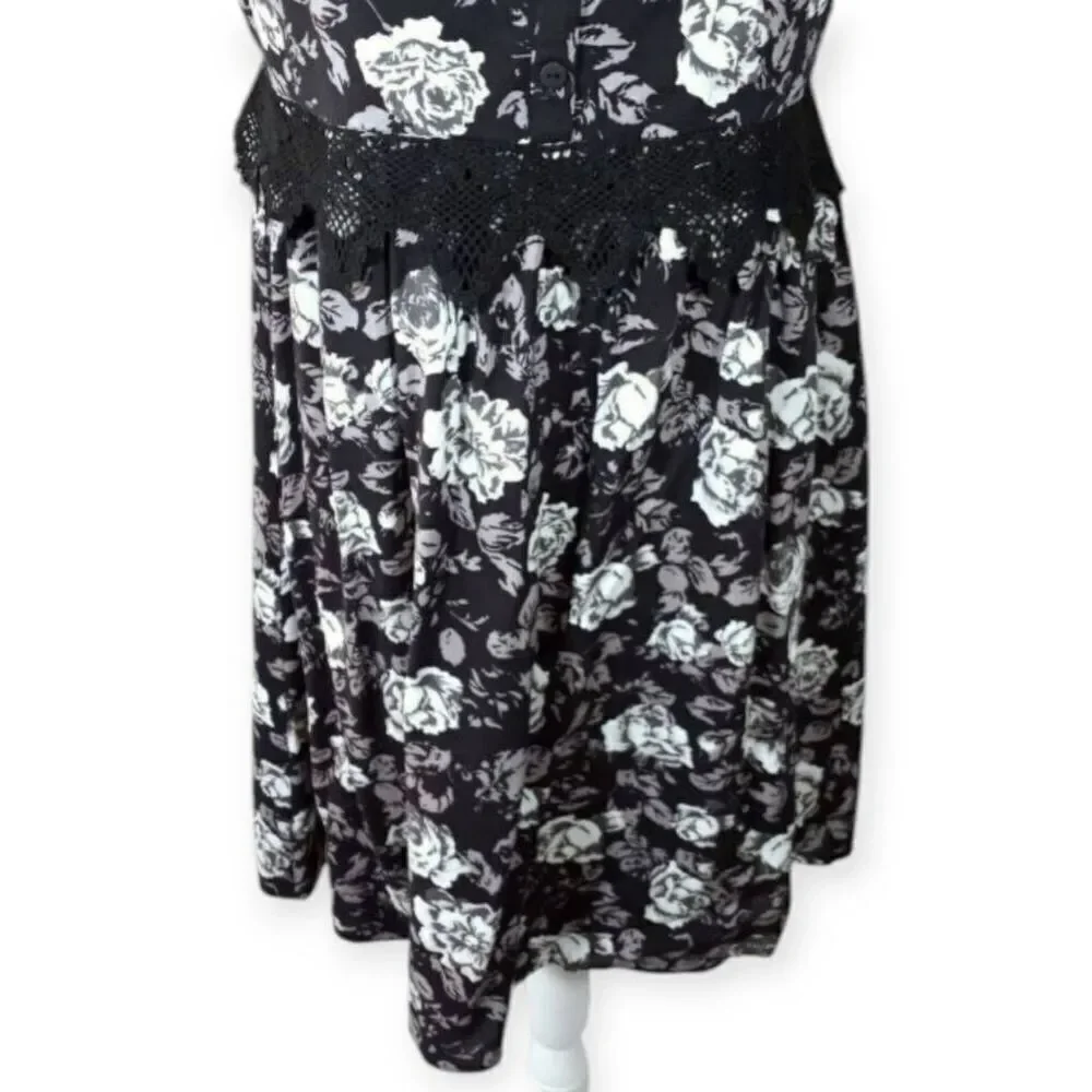 DOE & RAE BLACK, GRAY & WHITE FLORAL DRESS SZ.L NWT. - Picture 3 of 10